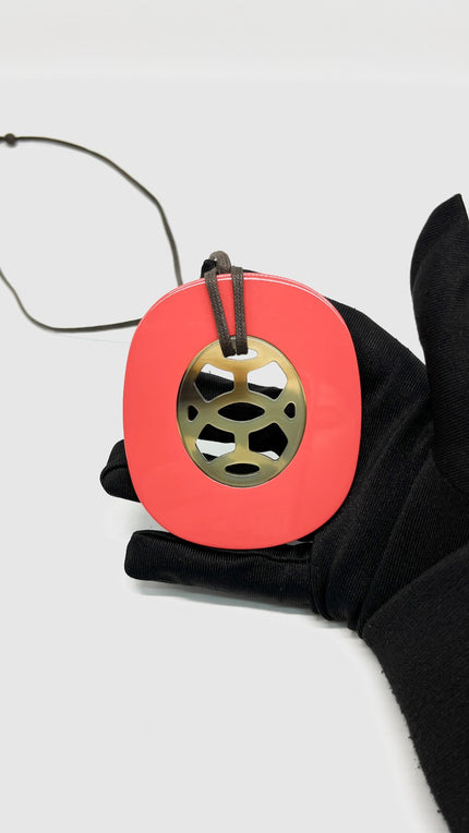 Preowned. Hermes Lift Pendant Horn Rouge Necklace in Laquer|11272