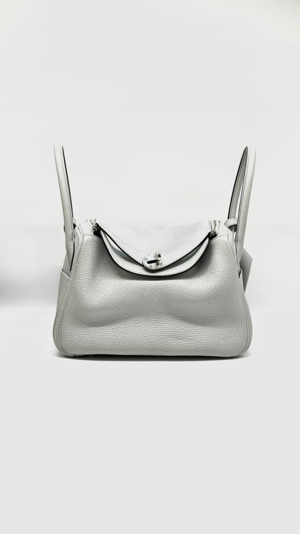 Preowned. Hermes Lindy 26 Blue Pale Clemence PHW. UBY169CZ|10159