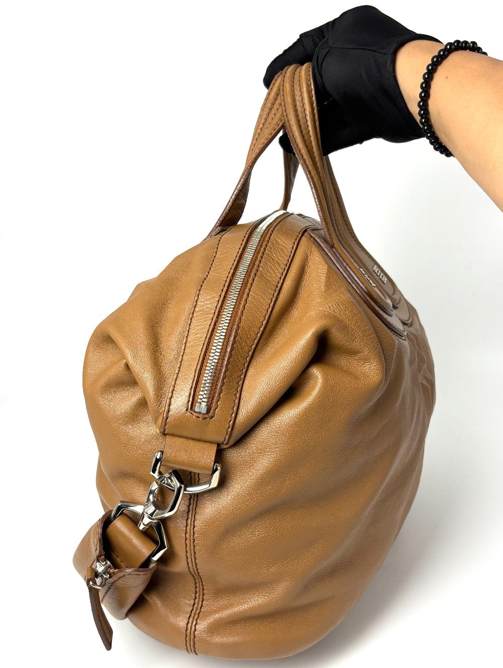 Preowned. Givenchy Nightingale 3D Stud Medium Brown|9568