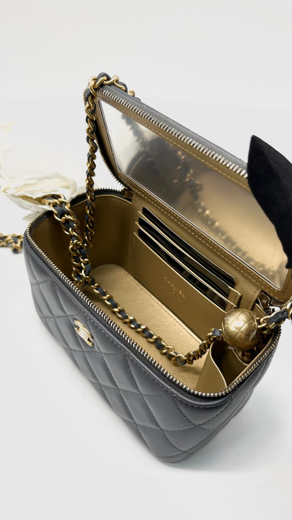 Brand New. Chanel Small Pearl Crush Vanity Case Gray Lambskin GHW. C2P0G450|15126