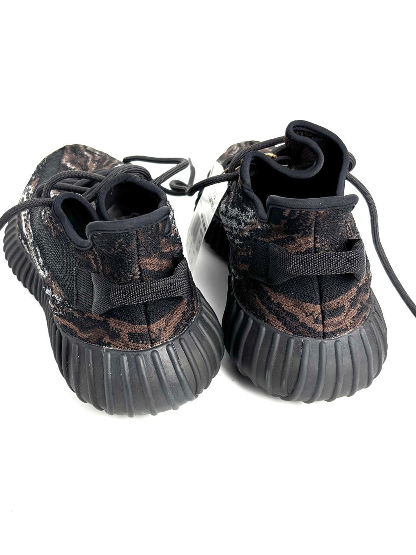 Brand New. Yeezy Boost Sneakers Black. 10|12628