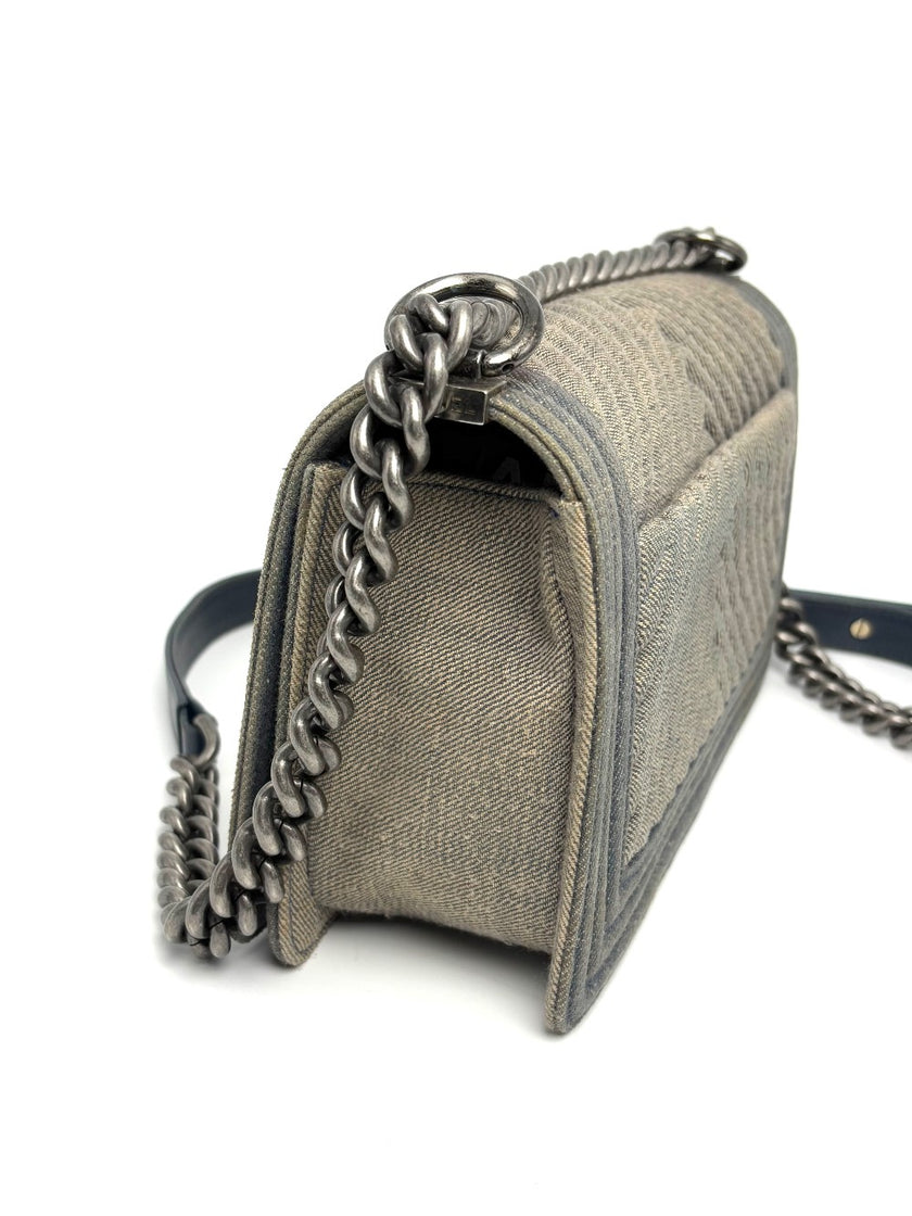 Preowned. Chanel Leboy Old Medium Denim Chevron. 20868363|8175