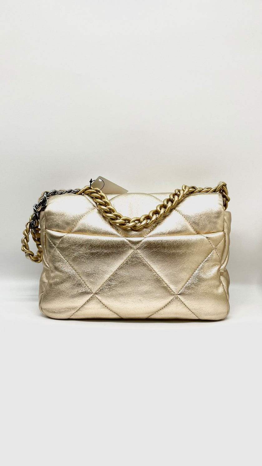 Preowned. Chanel 19 Flap Medium Gold Metallic Goatskin. 31166659|9883