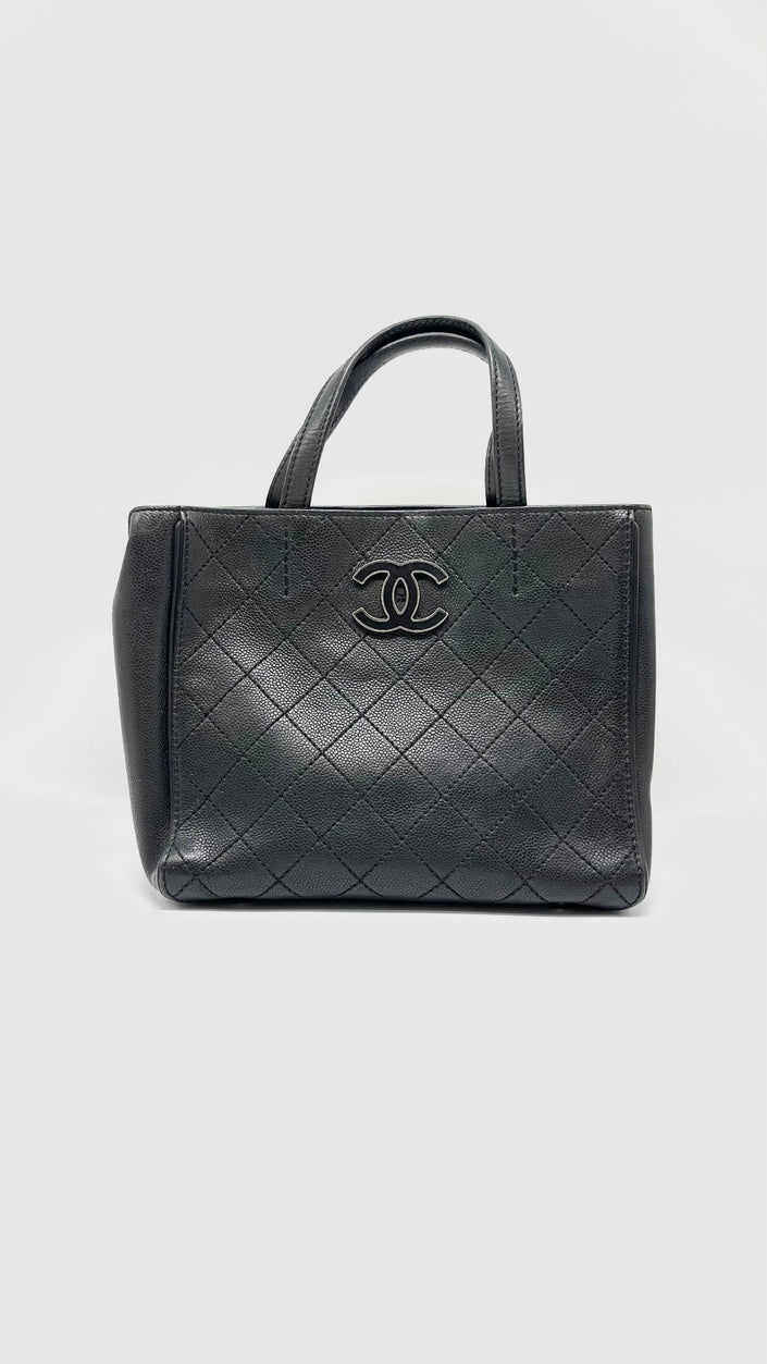 Preowned. Chanel Black Stitched Hampton Grain Calf. 18386753|10566