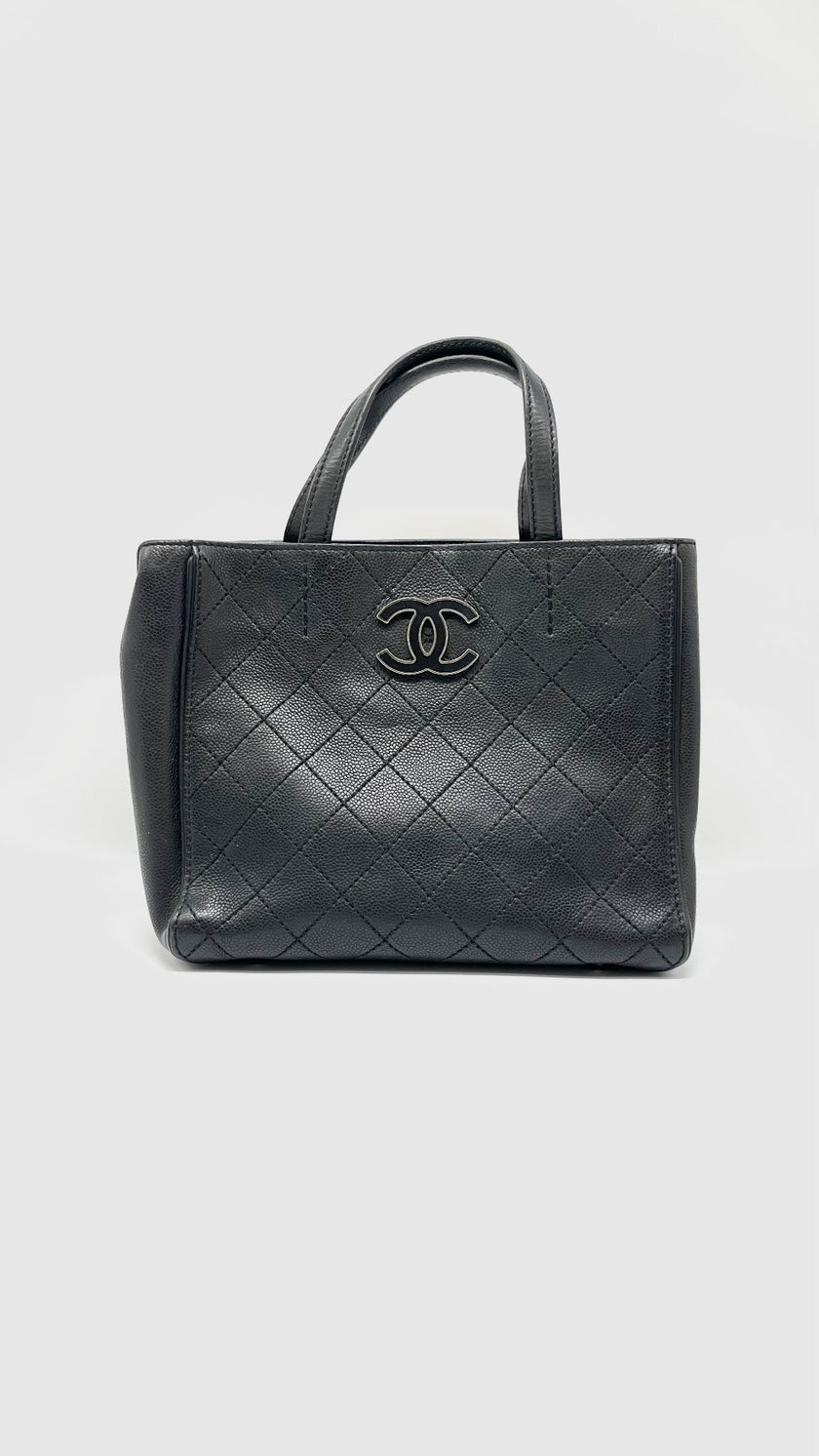 Preowned. Chanel Black Stitched Hampton Grain Calf. 18386753|10566