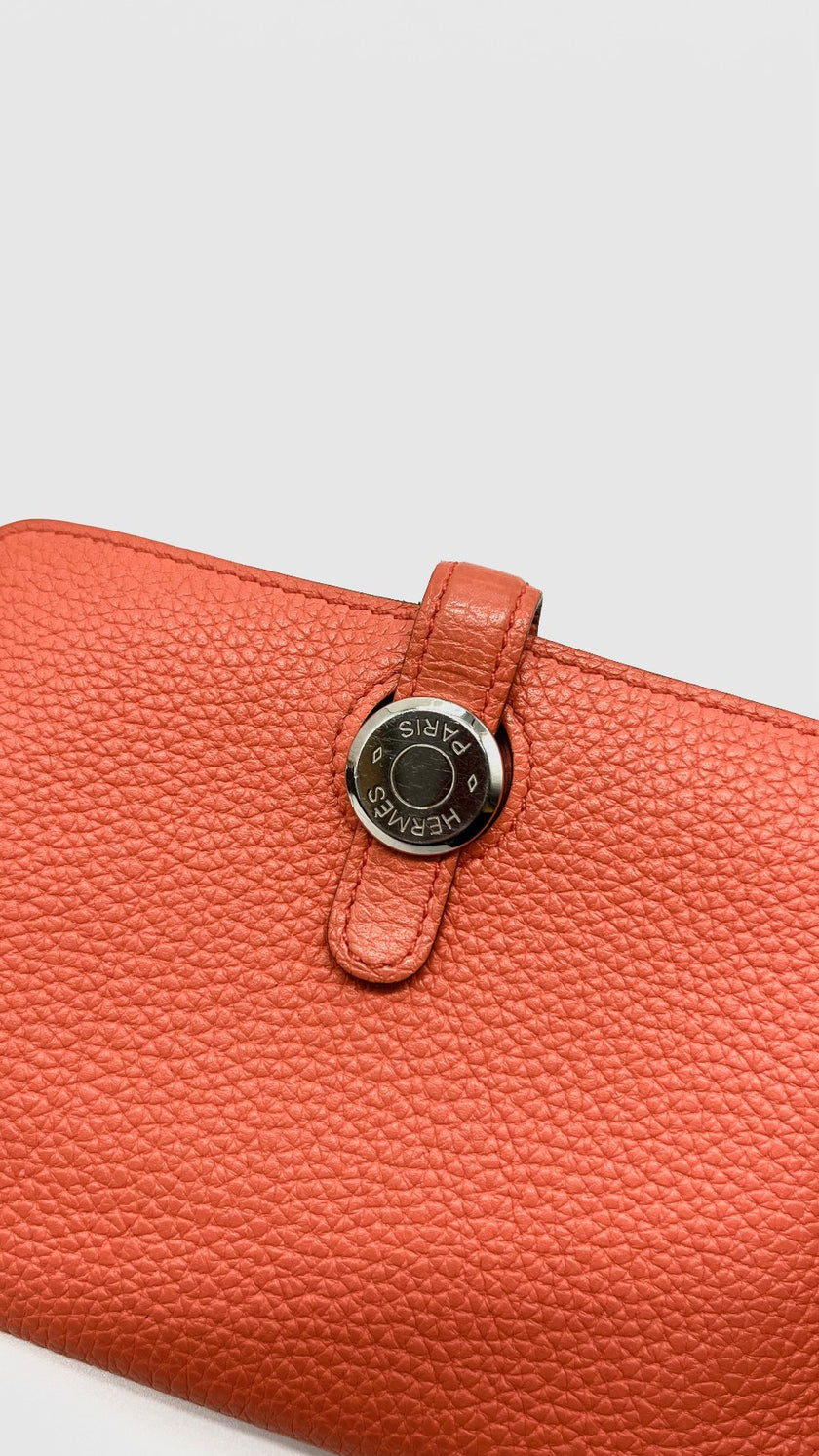 Preowned. Hermes Dogon Compact Wallet Orange. XNN005GP|9610