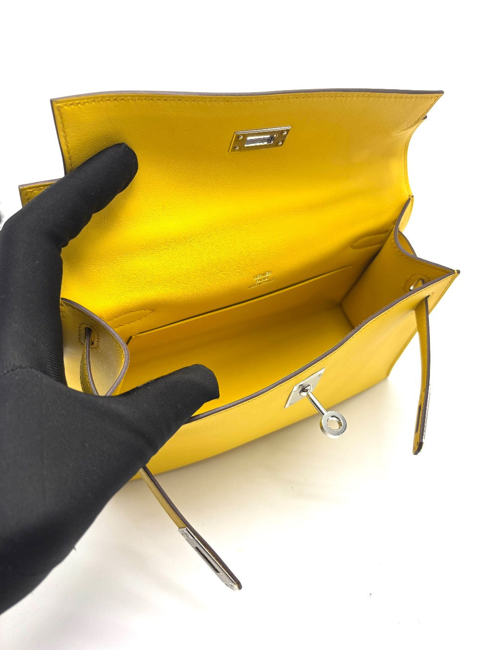 Brand New. Hermes Kelly Pochette Jaune Ambre Swift PHW. BNS8828D|17690