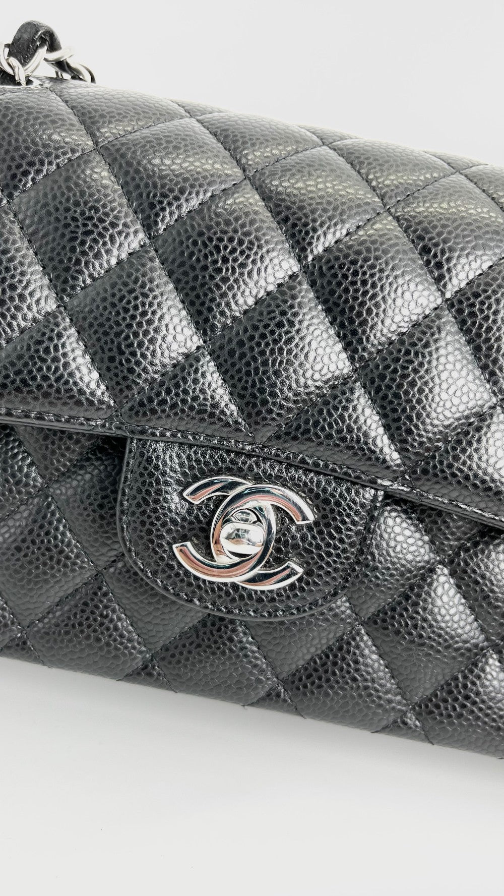 Like New. Chanel Small Flap Black Caviar SHW. EL251GK3|4186