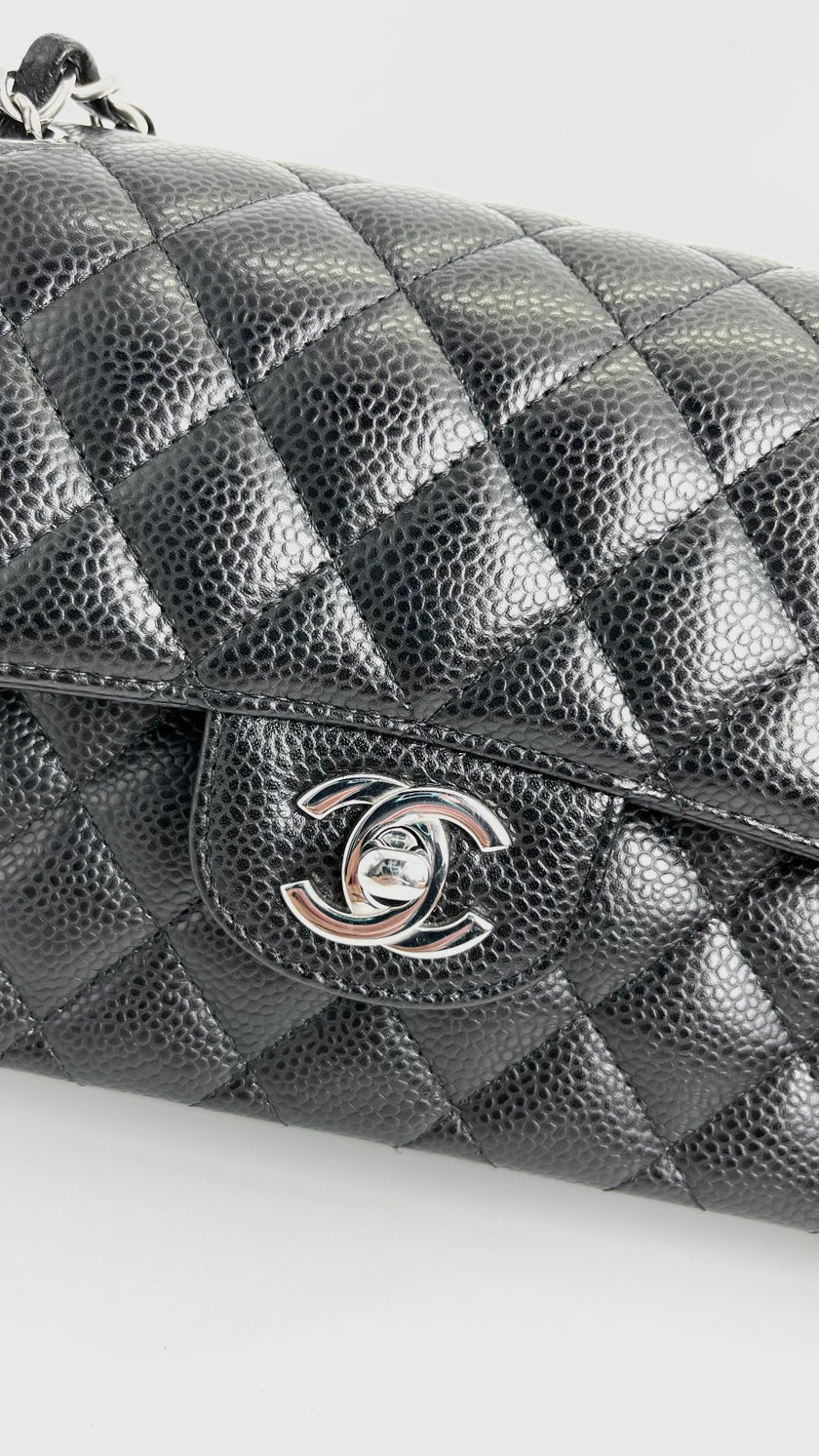 Like New. Chanel Small Flap Black Caviar SHW. EL251GK3|4186