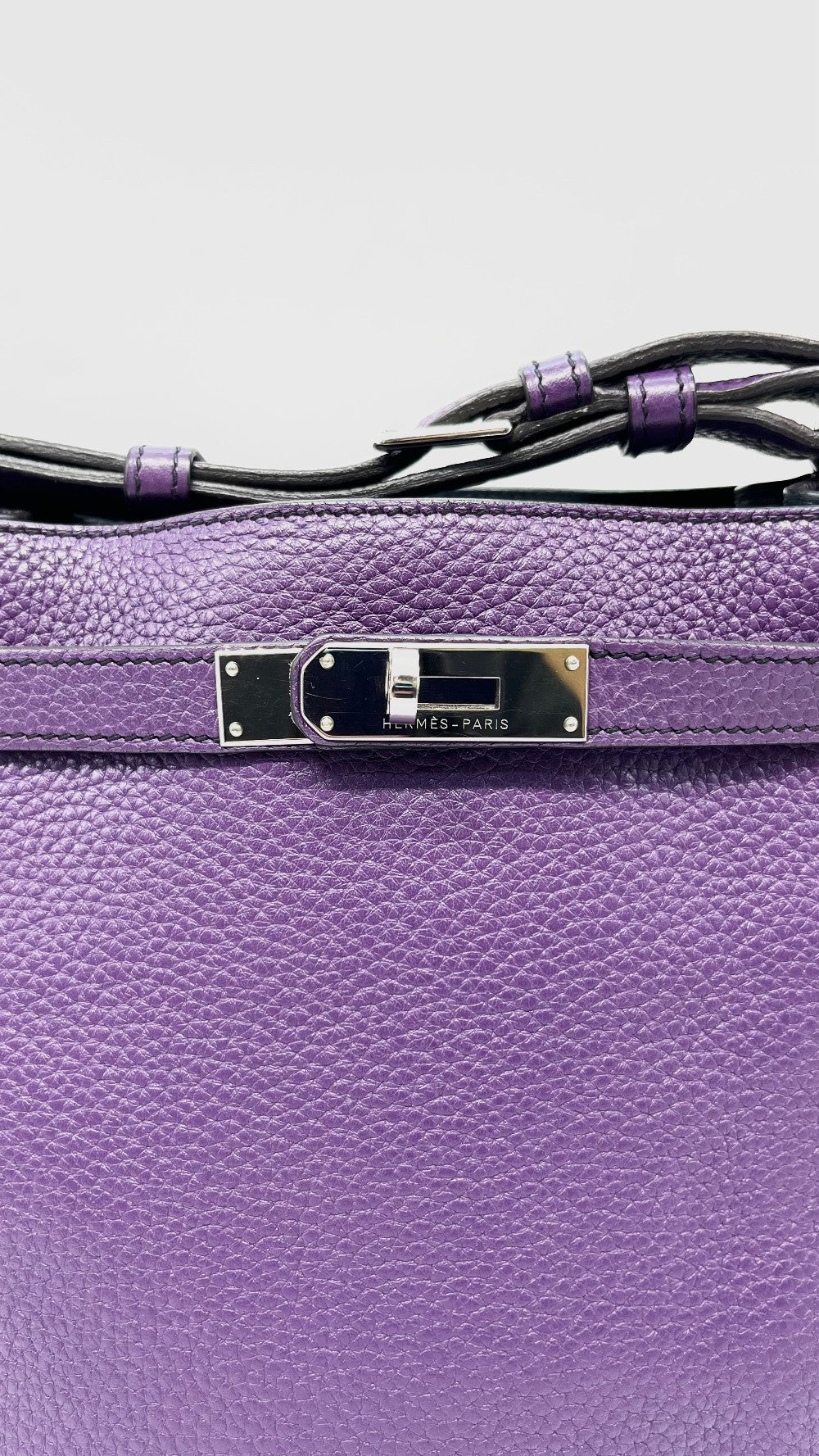 Preowned. Hermes So Kelly 22 Ultraviolet/Bleu Obscure Clemence PHW. Sqaure Q56|15022