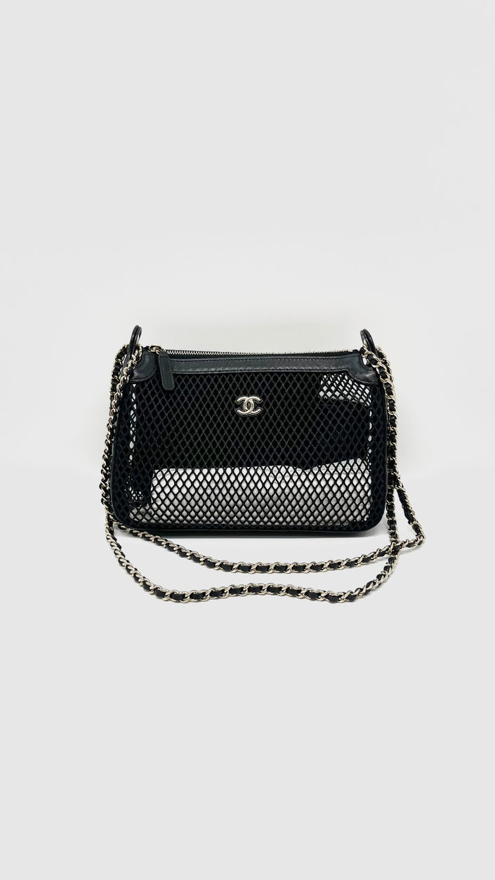 Preowned. Chanel Mesh Clutch With Chain Black Lambskin. K98C1U8C|15471