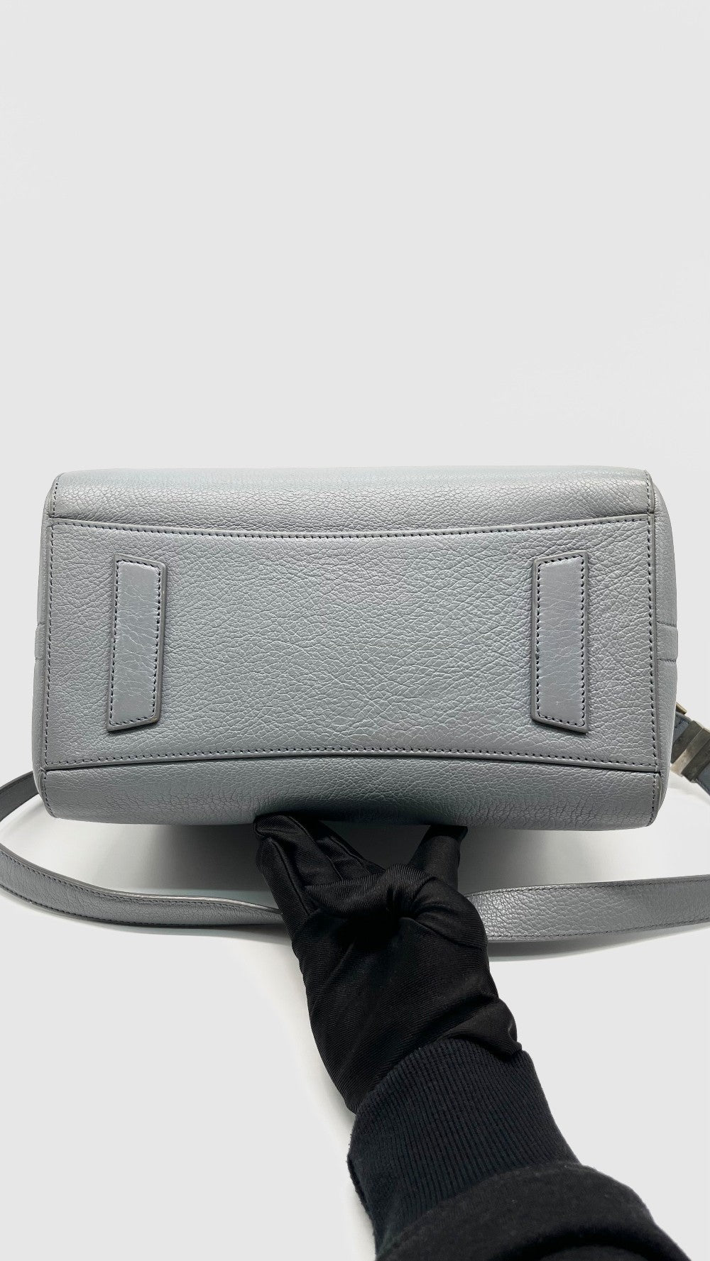 Preowned. Givenchy Antigona Medium Gray SHW. MPB0195|15440