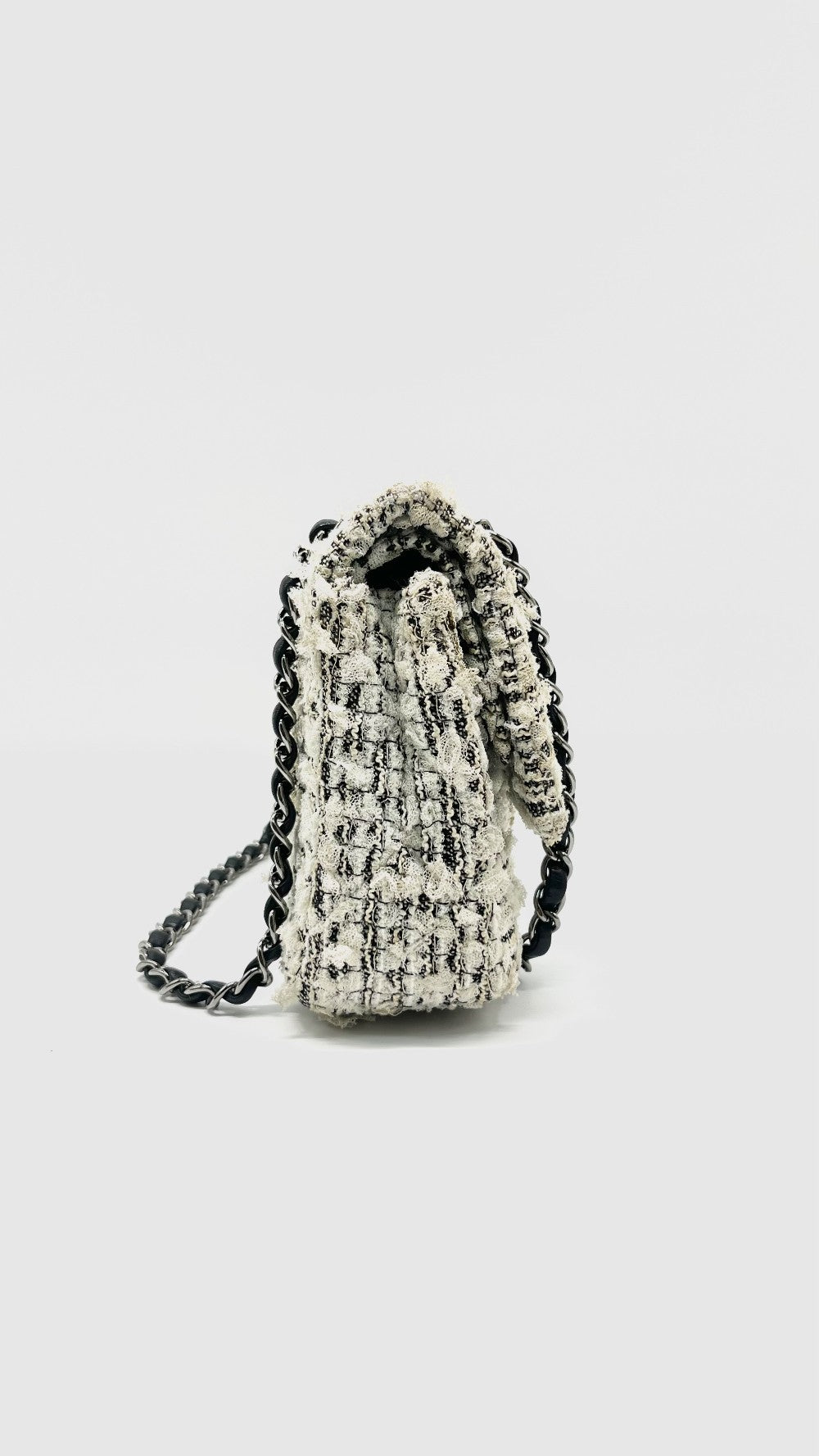 Preowned. Chanel Reissue Tweed Medium Flap With Garden Charm SHW. 7555998|13802