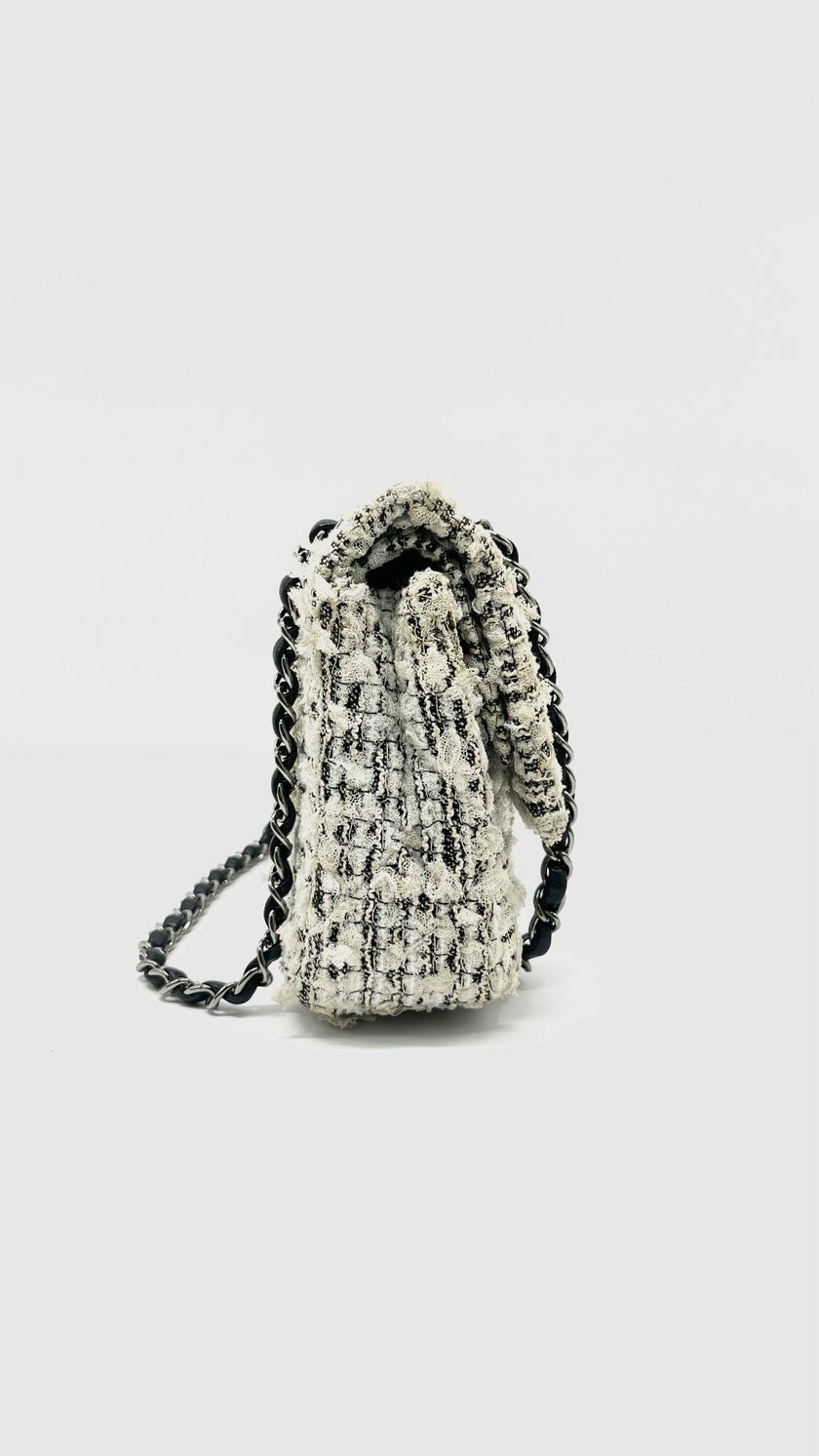 Preowned. Chanel Reissue Tweed Medium Flap With Garden Charm SHW. 7555998|13802