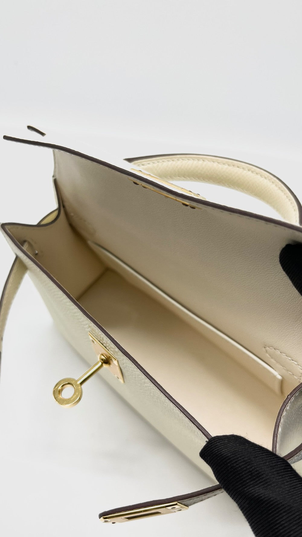 Preowned. Hermes Mini Kelly Nata Epsom GHW. BMM719PY|13743