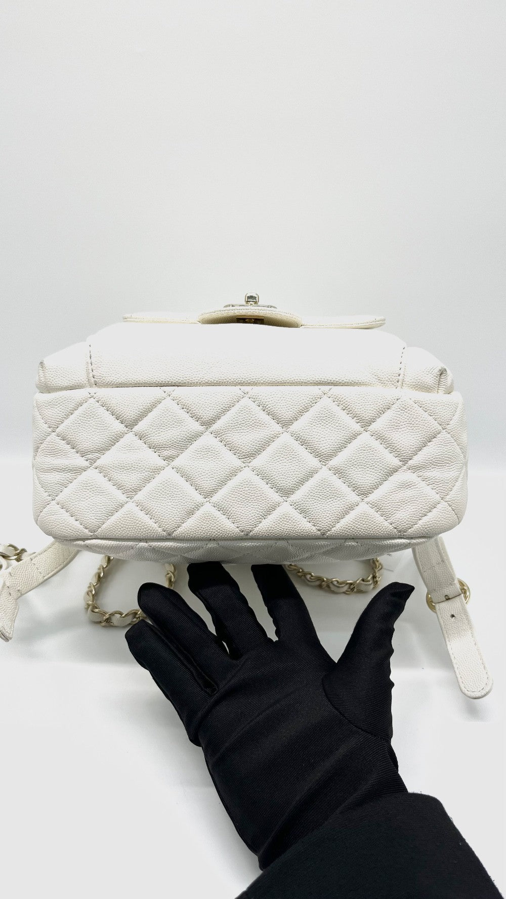 Preowned. Chanel CC Day Backpack White Caviar GHW. 27035013|13837