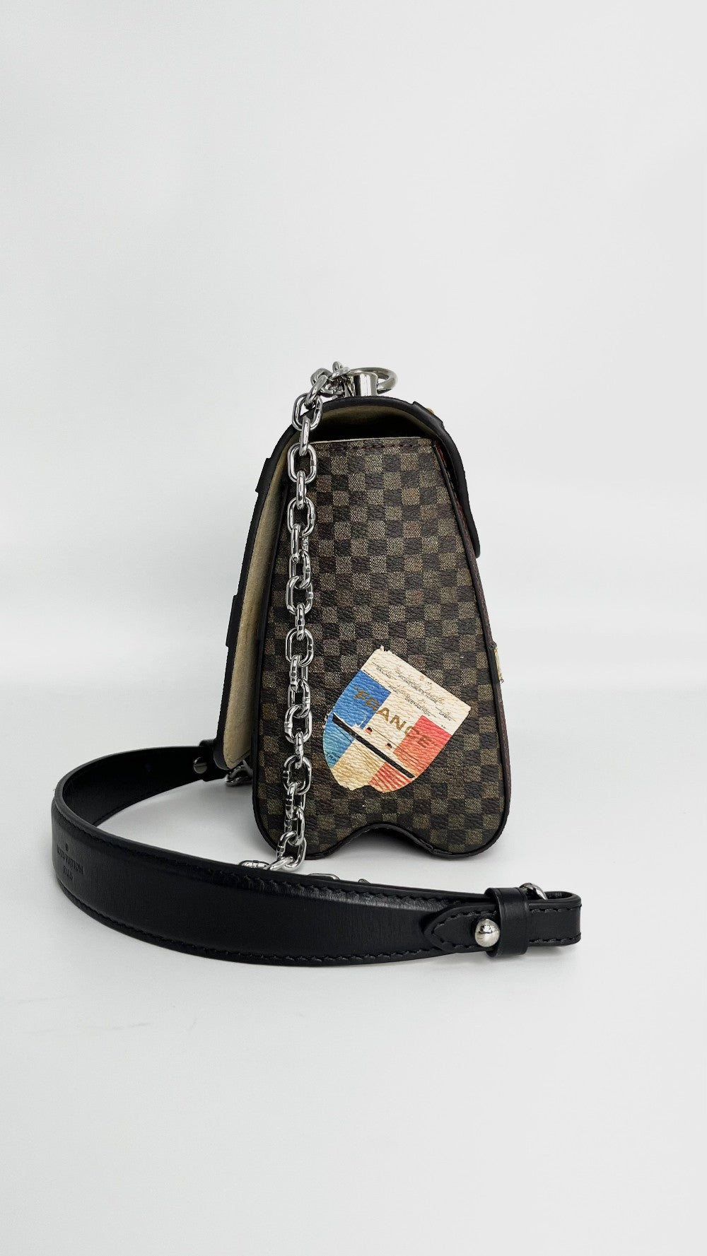 Preowned. LV Time Trunk Twist Damier Shoulder Bag MM SHW. SL2158|4669