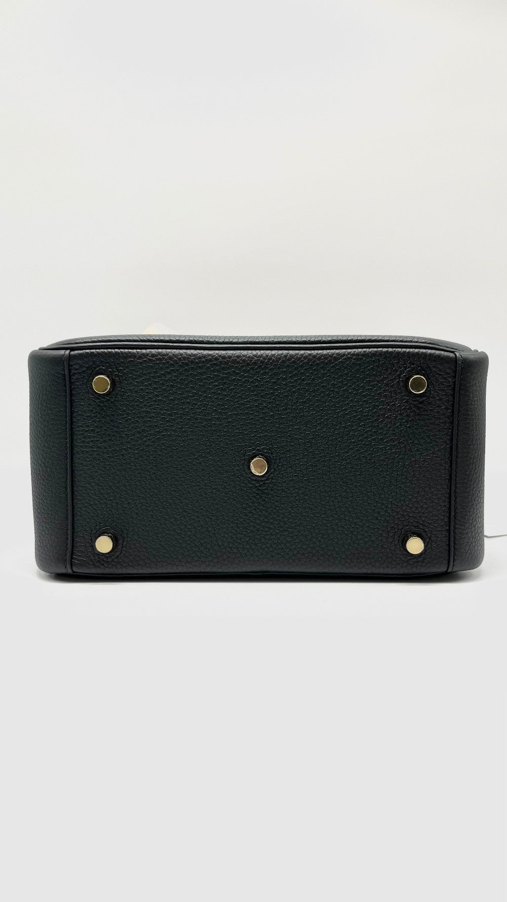 Brand New. Hermes Lindy 26 Black Togo GHW. KMM984DD|10241