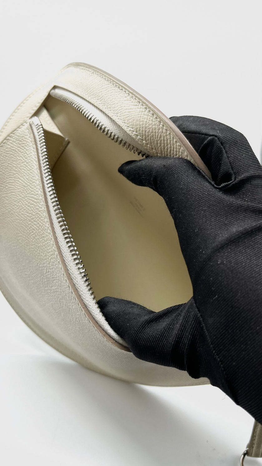 Like New. Hermes Petite Course Epsom Craie PHW. BMZ 007 AG|12020