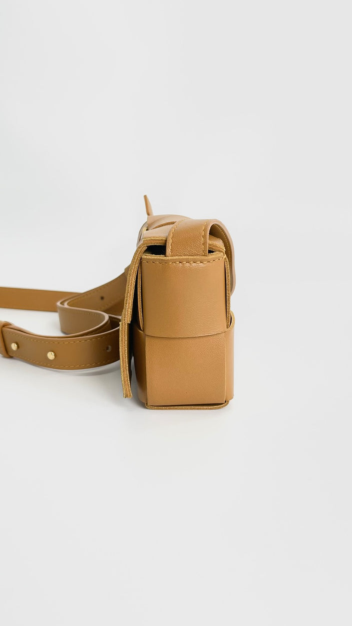 Like New. Bottega Cassette Flap Mini|4518