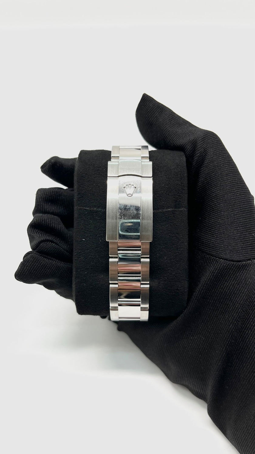 Preowned. Rolex Milgauss Black Dial Oyster Bracelet All Steel 40MM 11.5 Links 2018|14403