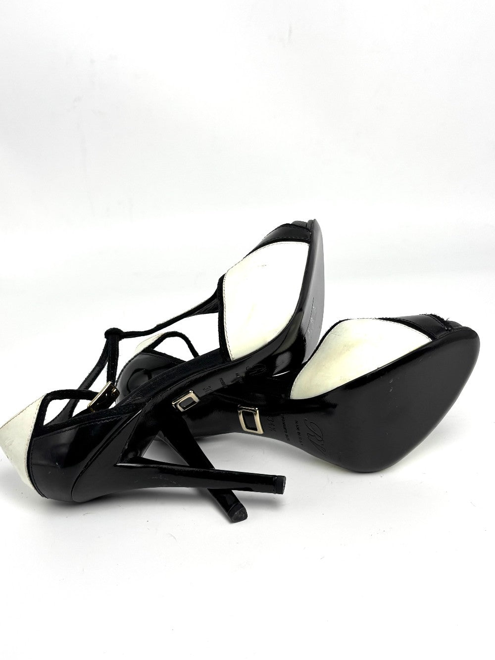 Like New. Roger Vivier Heel Black. 34.5|10660