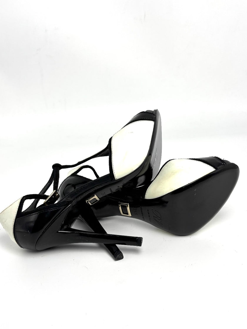 Like New. Roger Vivier Heel Black. 34.5|10660