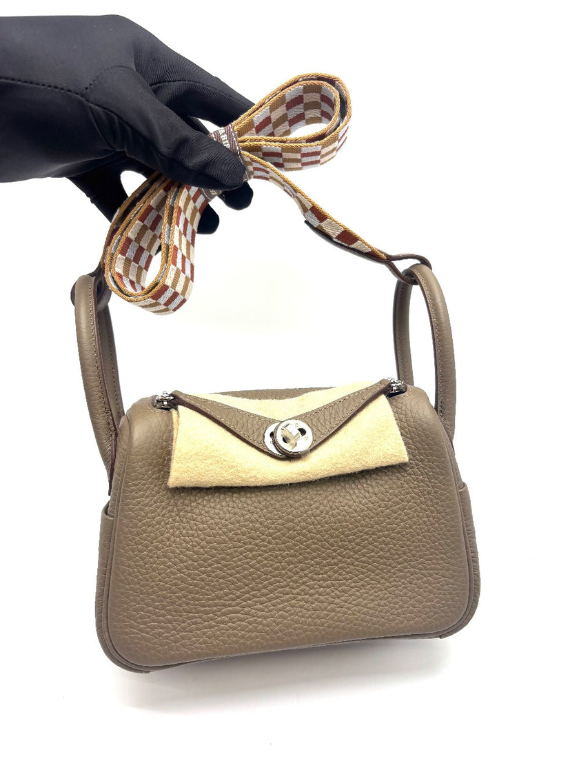 Unused. Hermes Mini Lindy Etoupe Quadrille Strap Clemence PHW.WMM475SM|17895