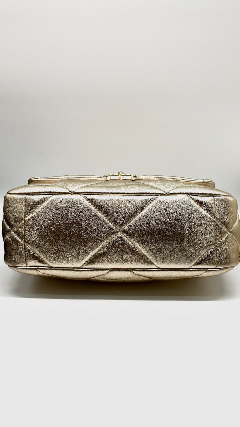 Preowned. Chanel 19 Flap Medium Gold Metallic Goatskin. 31166659|9886