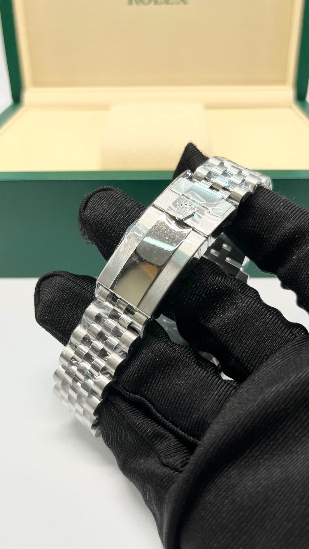 Brand New. Rolex GMT II Batgirl Jubilee 40MM 2025 18 Links.|7821