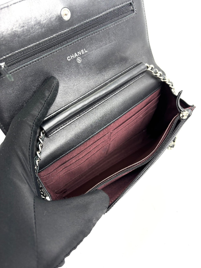 Preowned. Chanel WOC Black Lamb. 27800839|4112