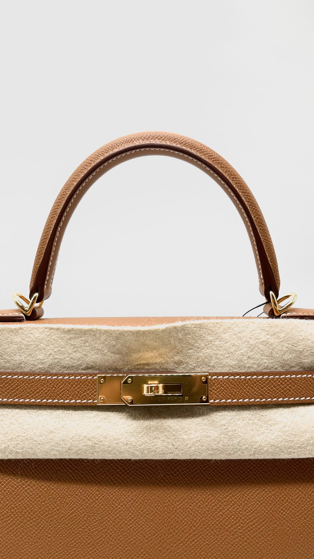Brand New. Hermes Kelly 28 Gold Sellier Epsom GHW. KHP524CM|5083