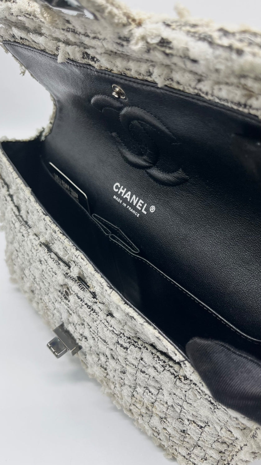 Preowned. Chanel Reissue Tweed Medium Flap With Garden Charm SHW. 7555998|13803
