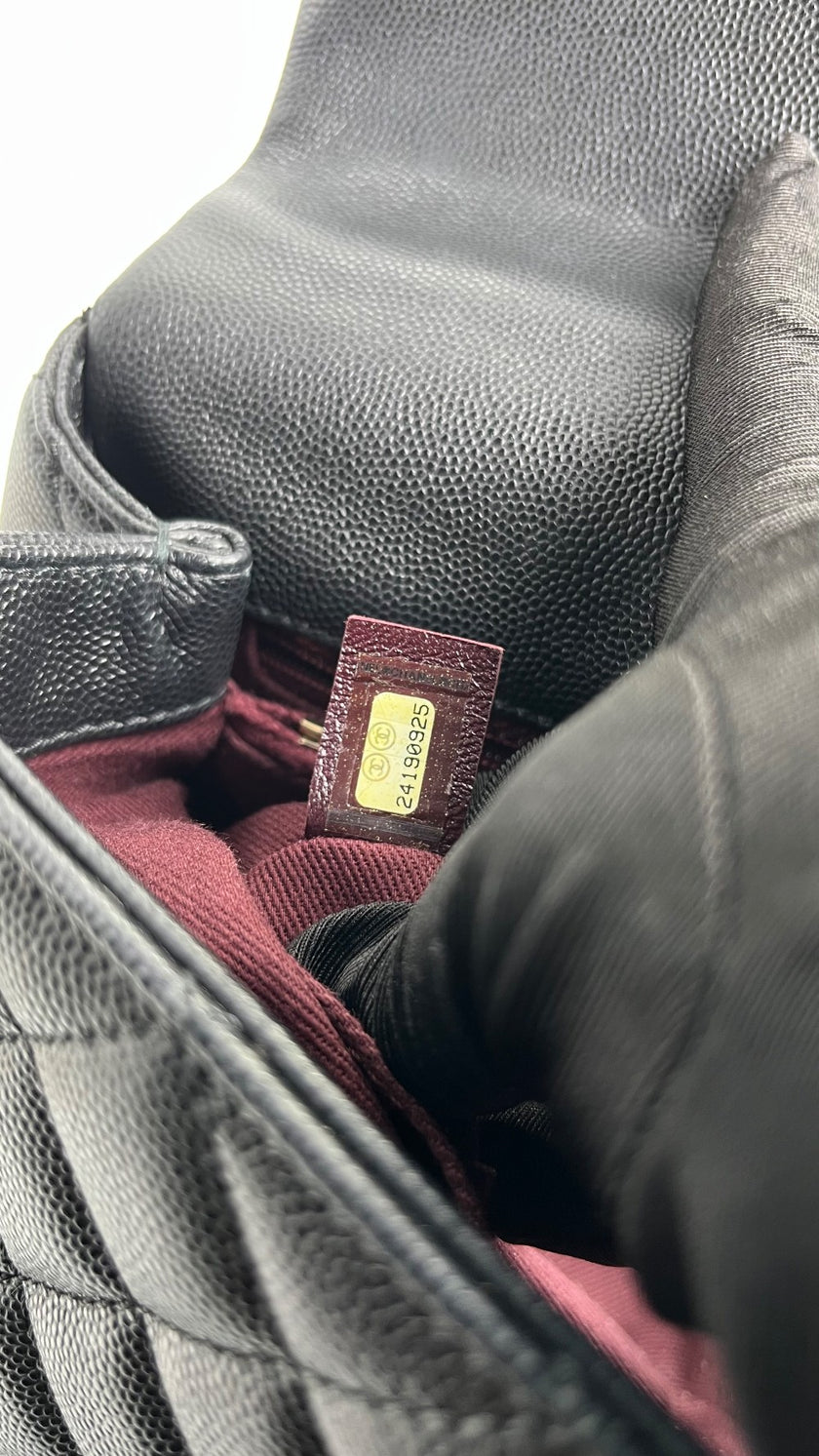 Preowned. Chanel Medium Coco Handle Black. 24190925|3997