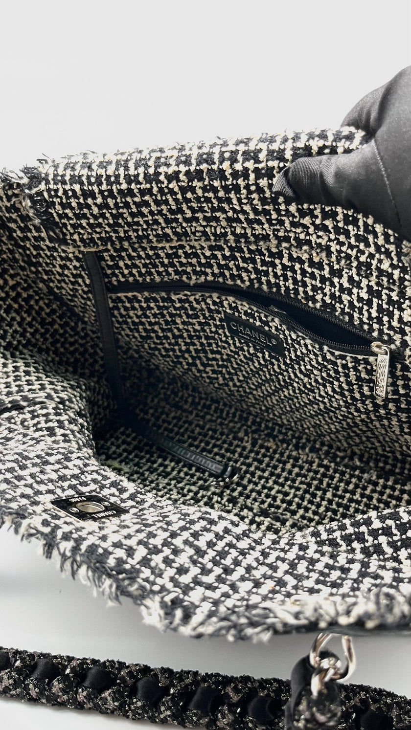 Preowned. Chanel Glazed Tweed Shopping Tote Large Calf SHW. 13122253|9879