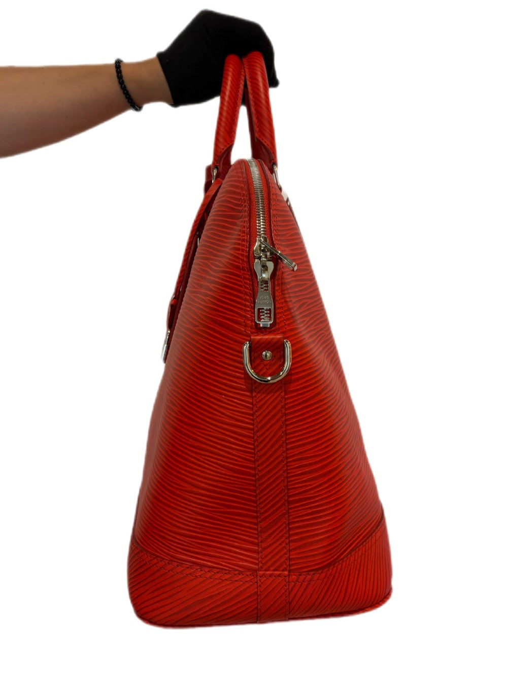 Like New. Lv Alma Epi GM XL Travel Bag Red|17220