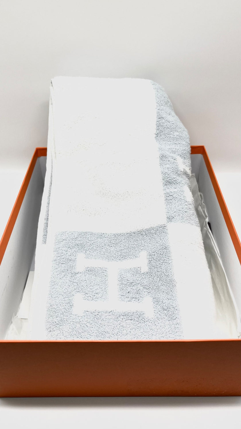 Brand New. Hermes Avalon Bath Towel Light Blue/White Cotton|10554