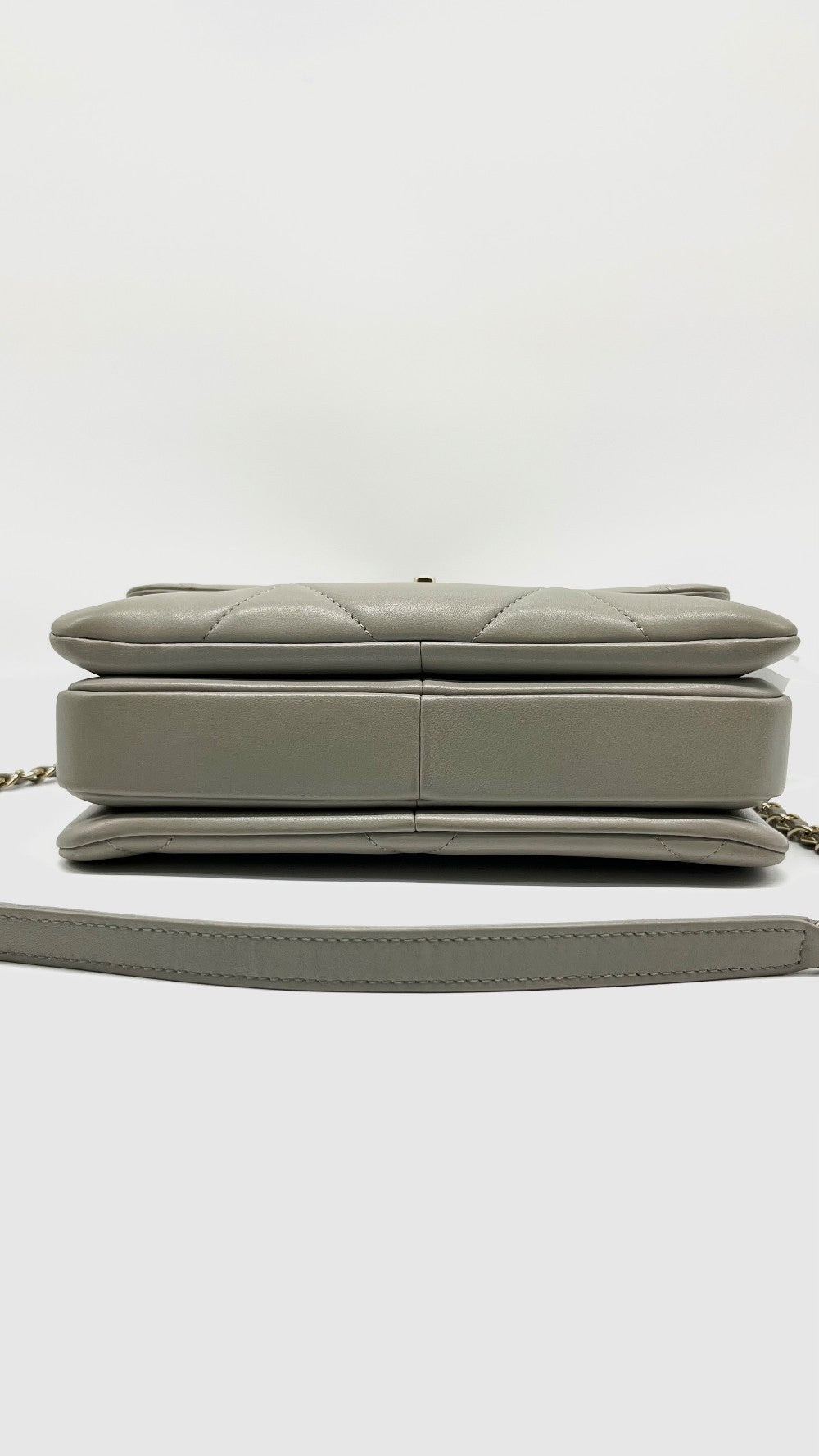 Preowned. Chanel Trendy Small Gray Lambskin GHW. 28739111|8289