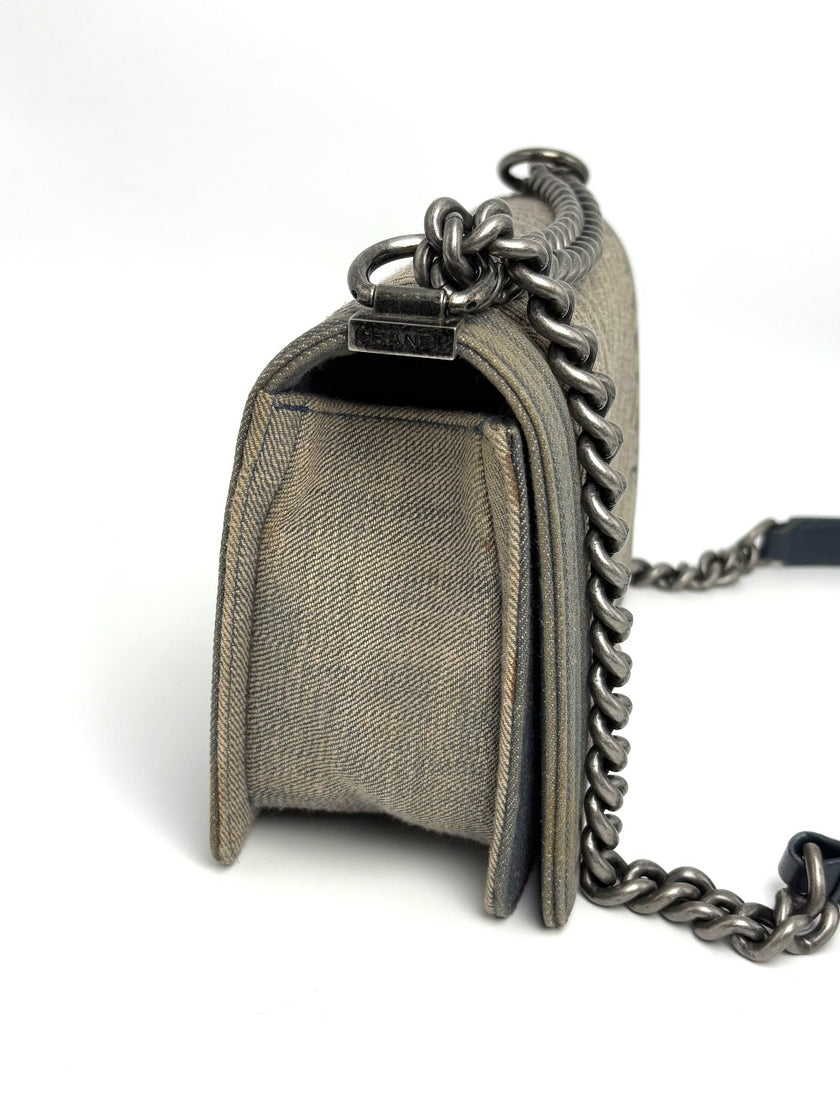 Preowned. Chanel Leboy Old Medium Denim Chevron. 20868363|8174