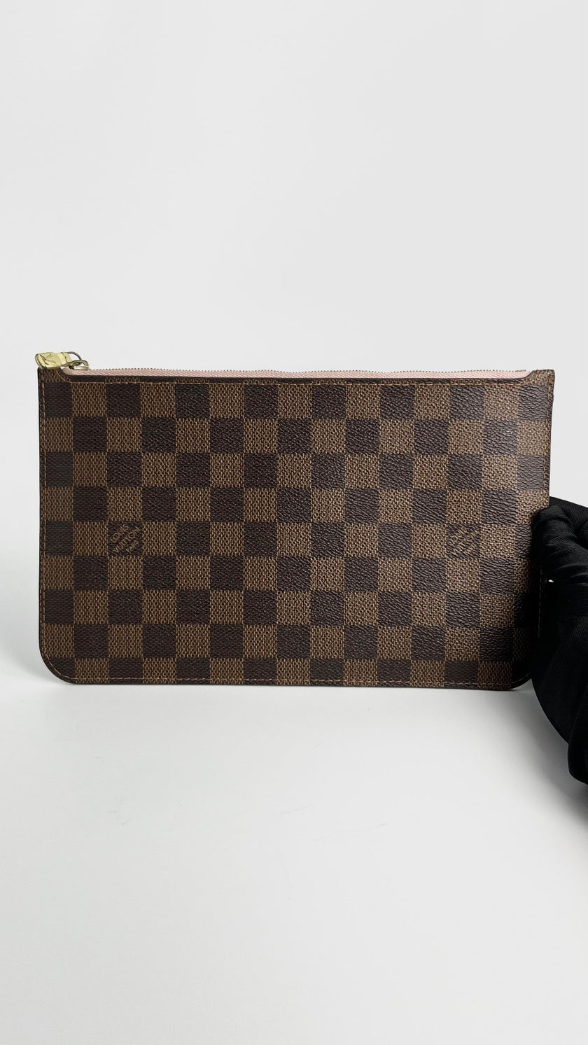 Preowned. LV pouch Damier. FL0199|4710