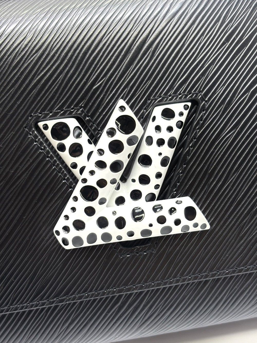 Brand New. LV Twist Yayoi Black/White PM|17681