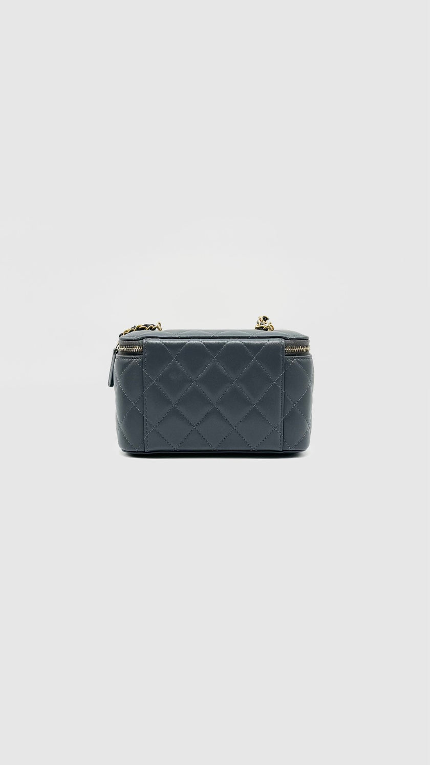 Brand New. Chanel Small Pearl Crush Vanity Case Gray Lambskin GHW. C2P0G450|15123