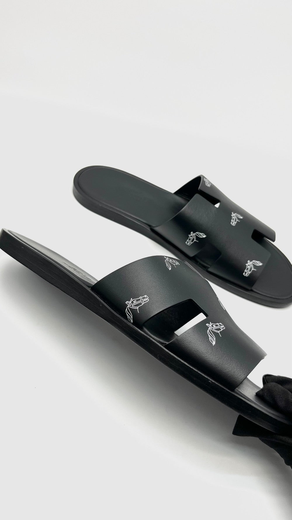 Brand New. Hermes Izmir Black Pony Sandals. 41|16202