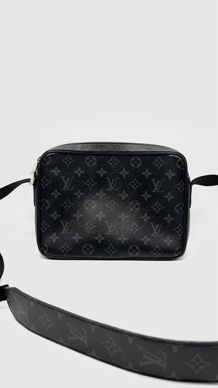 Preowned. LV Outdoor Messenger Eclipse. FO5129|14469
