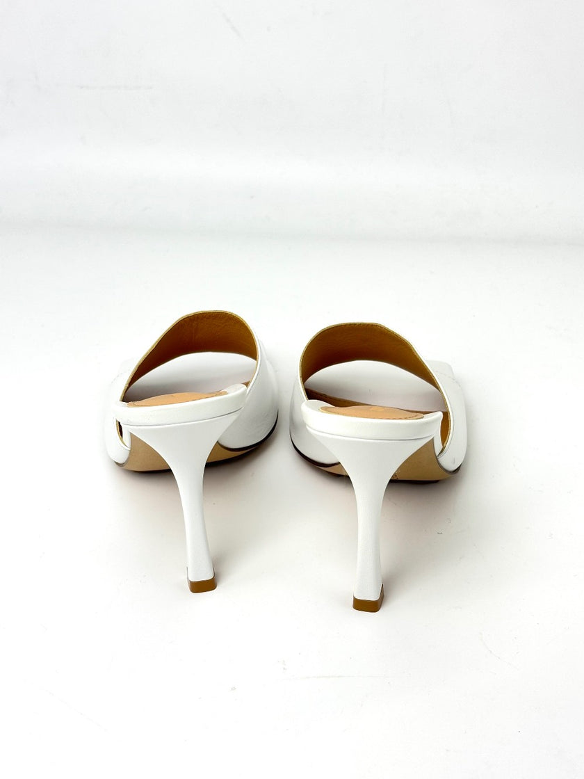 Brand New. Bottega Low heel White. 37|7517