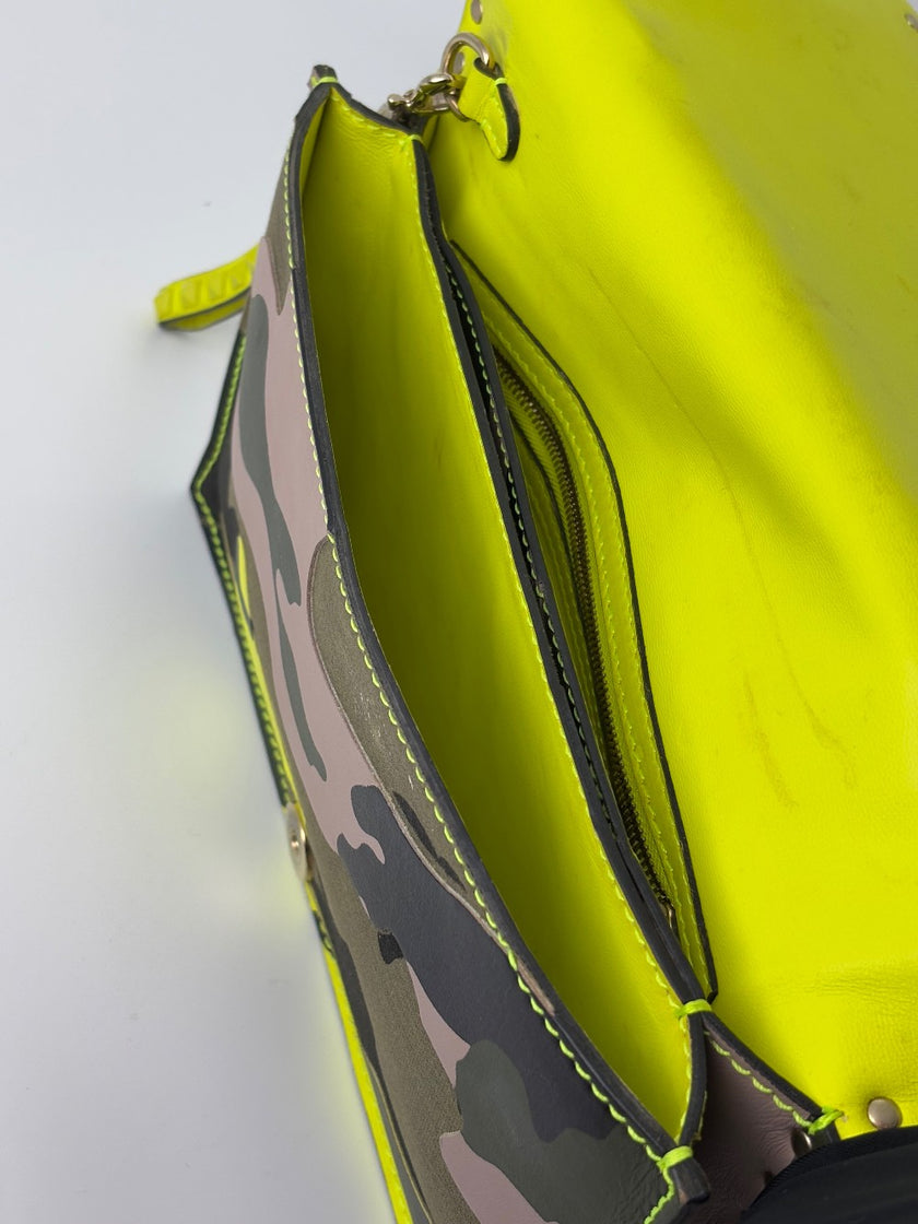 Preowned. Valentino Clutch Camou. BGG399TAN1|6309