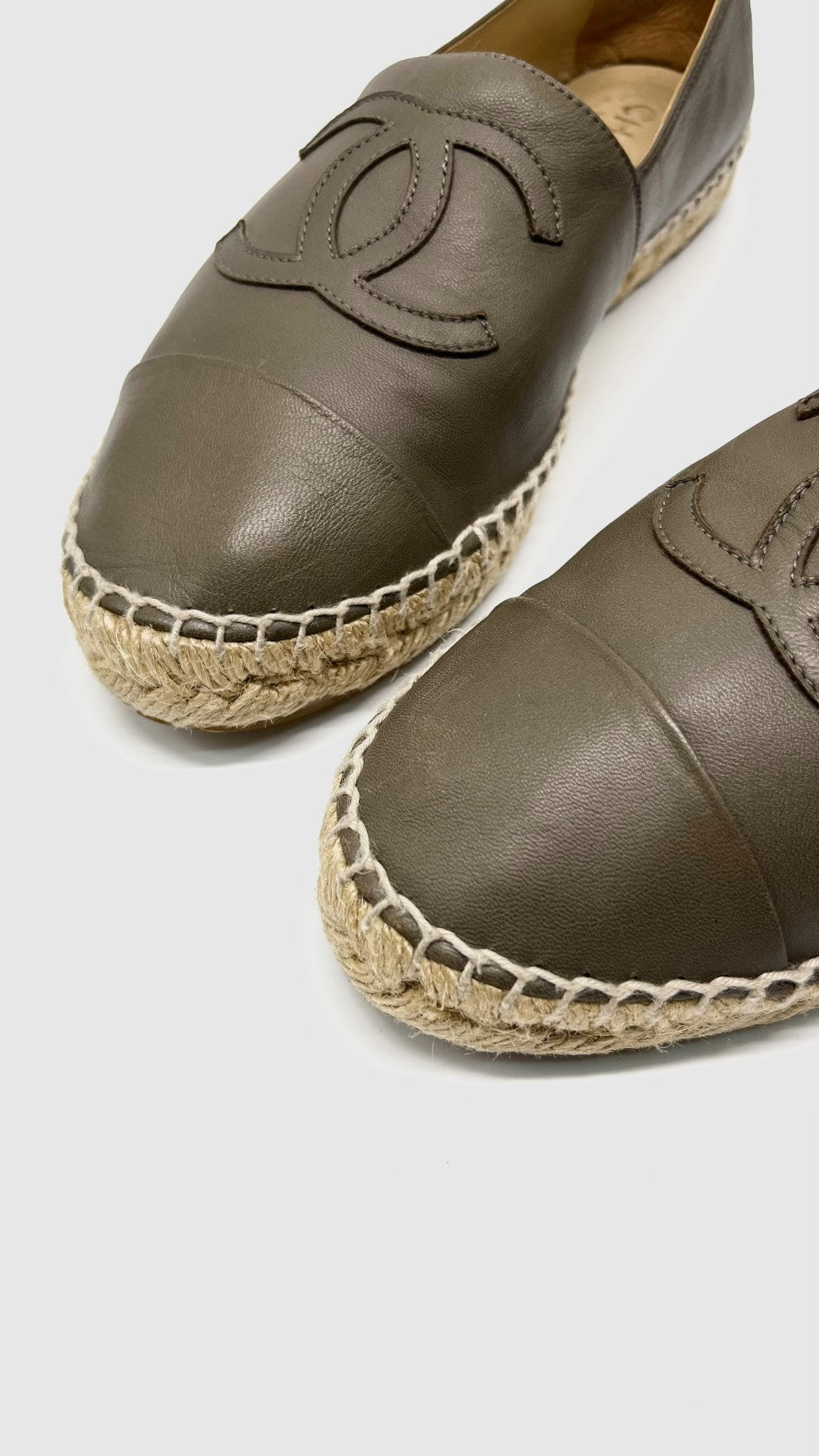 Preowned. Chanel Espadrille Khaki. 40|11450
