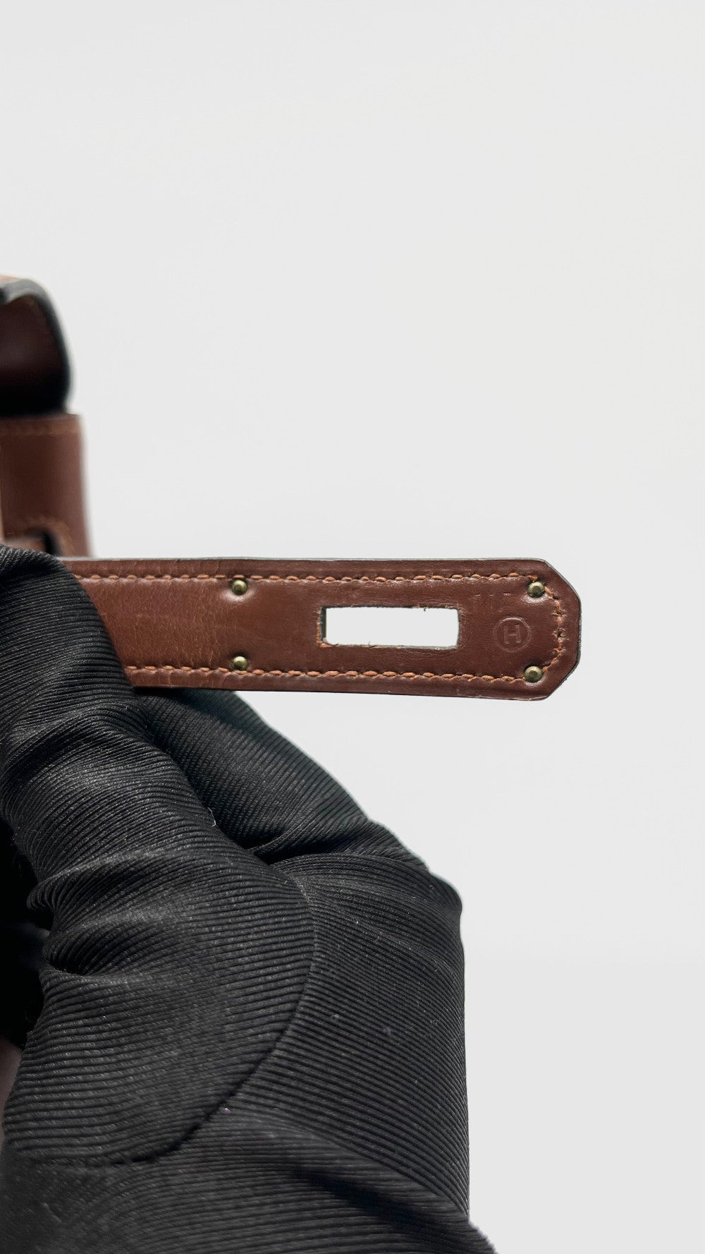 Preowned. Hermes Kelly 32 Vintage Box Brown GHW. Circle H MA|13927