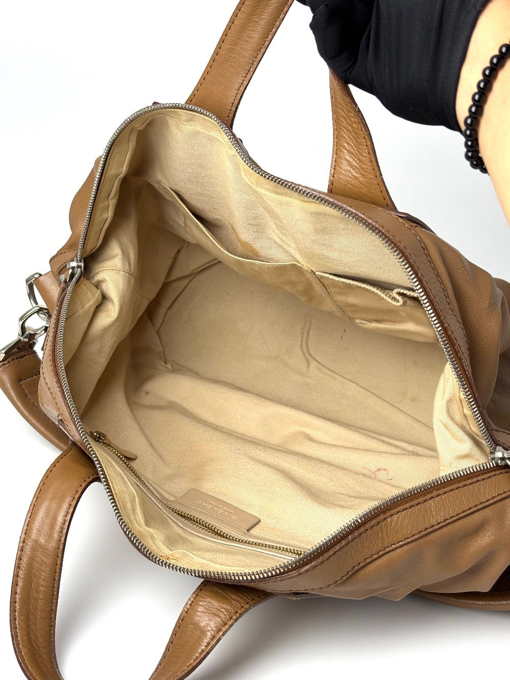 Preowned. Givenchy Nightingale 3D Stud Medium Brown|9570