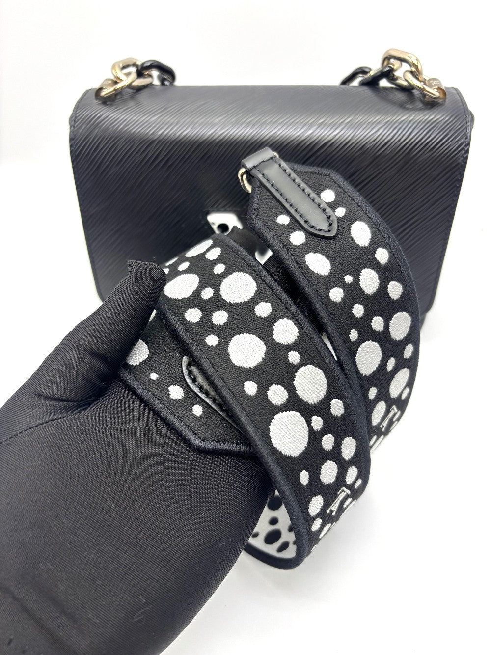 Brand New. LV Twist Yayoi Black/White PM|17683